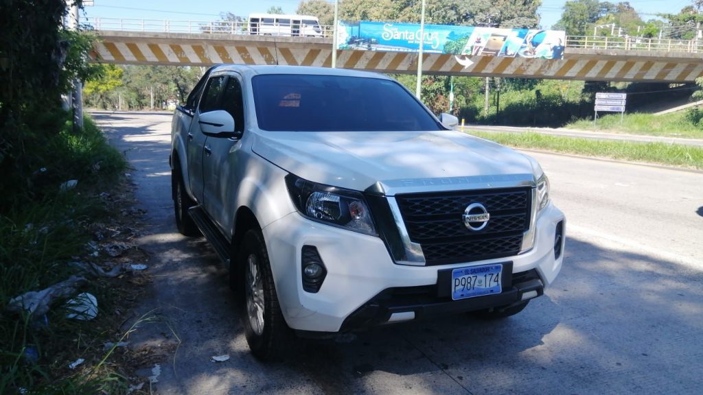 Nissan Frontier np300 automático Eco Rent a Car El Salvador